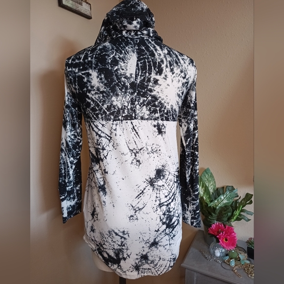 Lularoe Black and White Hoodie XS - Picture 7 of 12
